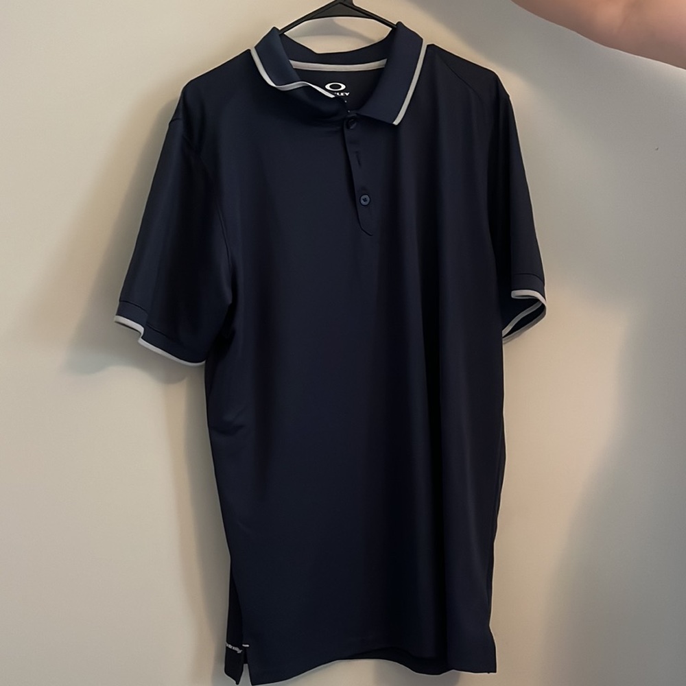 Oakley XL shirt